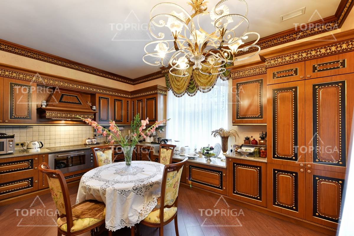 Столовая, кухня, Дом в поселке Резиденции Бенилюкс - на topriga.ru